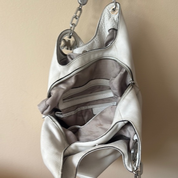 Michael Kors Fulton Elegant White Leather  Bag - Picture 13 of 14